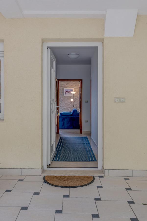 Apartmani Mirta Omis A Exterior foto
