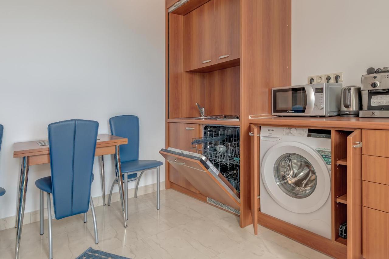 Apartmani Mirta Omis A Exterior foto